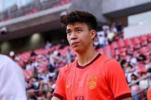 体育评论员：U23国家足球队展现顽强斗志，虽败犹荣，实因技术层面存在差距